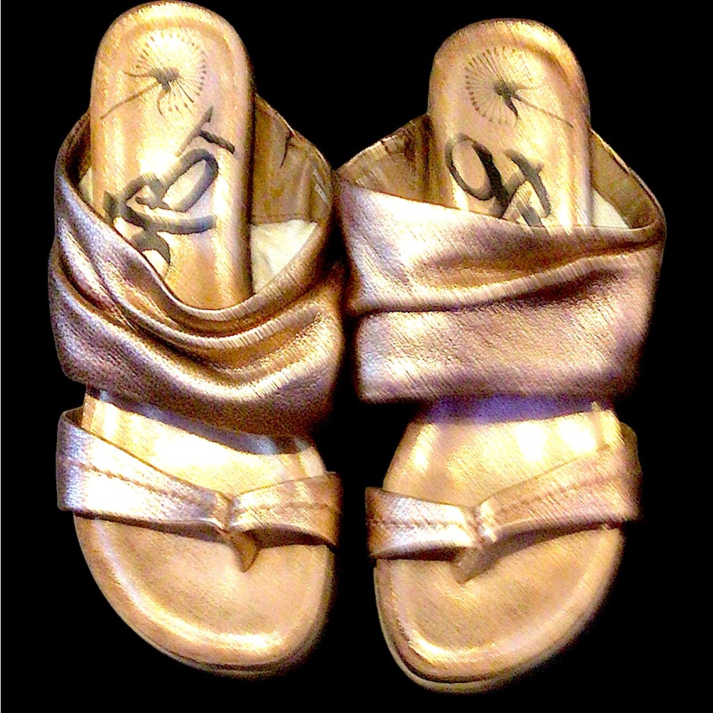 EUC...Womens OTBT Tailgate Leather Slip On Wedge in Metallic Copper SZ 8.5